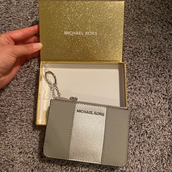 Michael Kors Met Center Stripe Ash Gray Leather Wallet - Picture 1 of 4